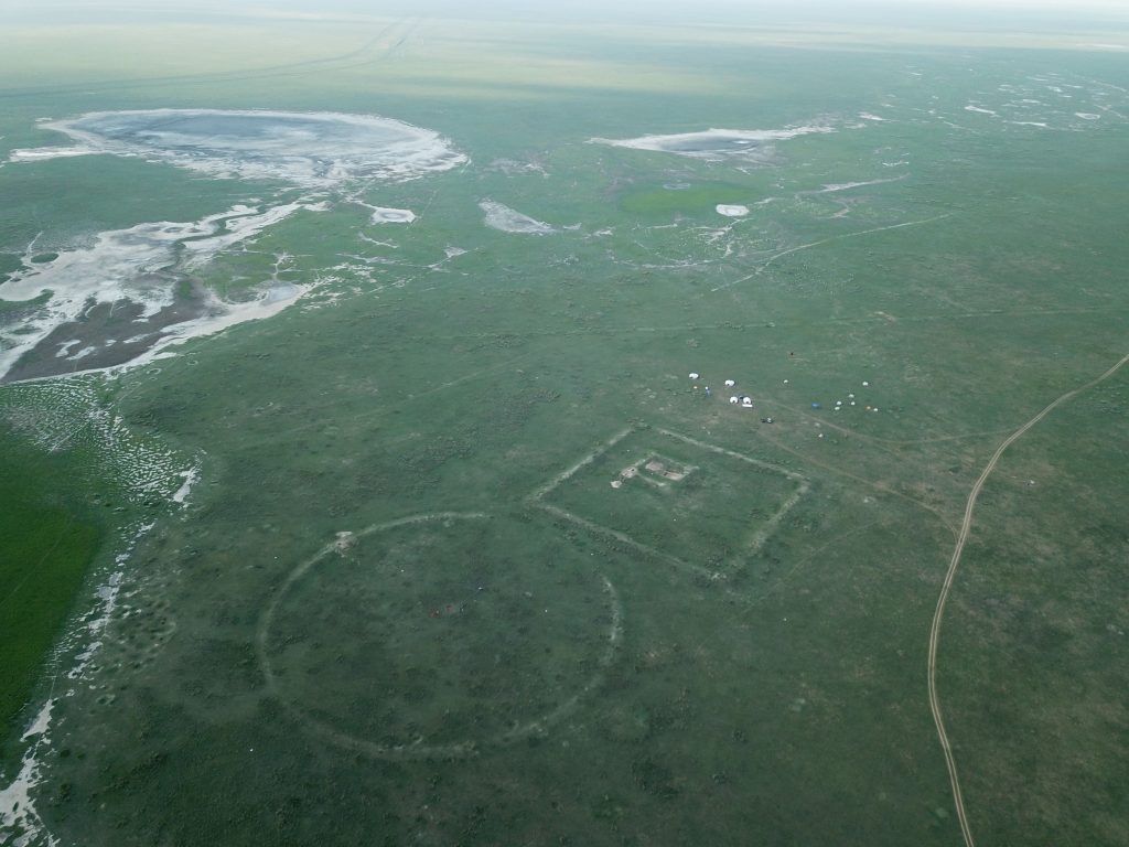 Aerial view of fort and wall line (HU)