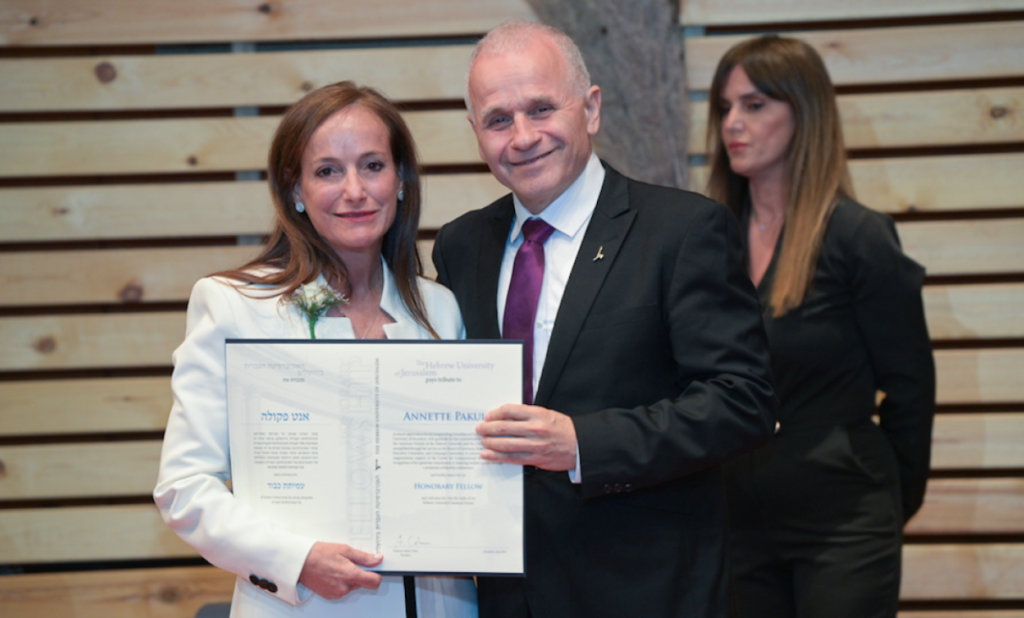 The Hebrew University of Jerusalem President Professor Asher Cohen (right) presents an Honorary Fellowship to Annette Pakula on June 12, 2023, during the 86th Board of Governors Meeting in Jerusalem. Credit: Bruno Charbit.