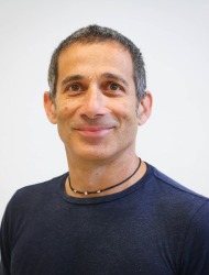 Prof. Ronen Rapaport of the Harvey M, Krueger Family Center for Nanoscience and Nanotechnology at the Racah Institute of Physics